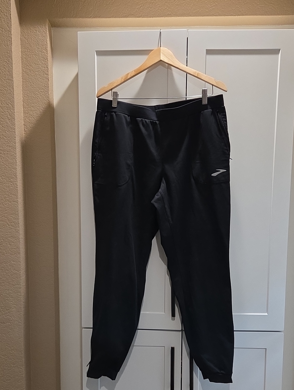 Brooks Black Men's Jogger Sweatpants